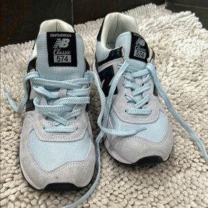 New Balance Blue and Black Sneakers with Retro Design
